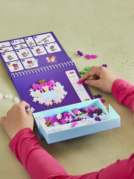 Plus-Plus Rakentelupuuhakirja Lumottu Mets&auml;